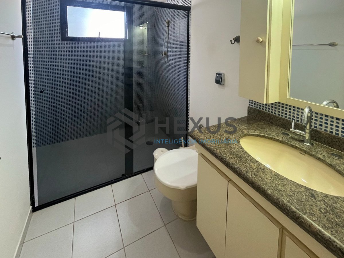 Foto 13 de Apartamento com varanda e lazer completo a duas quadras da Praia das Pitangueiras, Guaruja