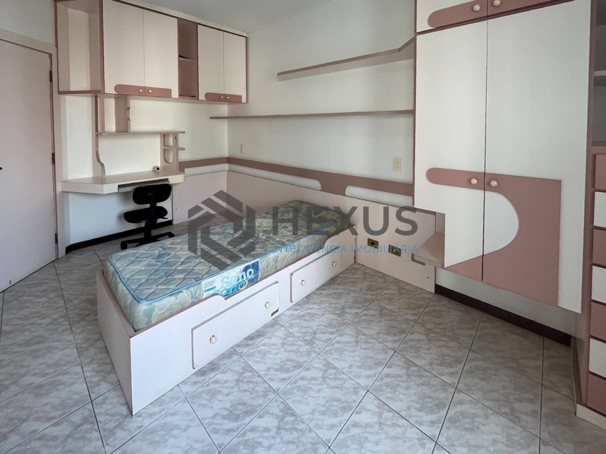 Foto 15 de Apartamento com varanda e lazer completo a duas quadras da Praia das Pitangueiras, Guaruja
