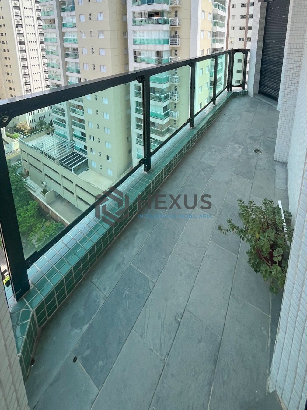 Foto 17 de Apartamento com varanda e lazer completo a duas quadras da Praia das Pitangueiras, Guaruja