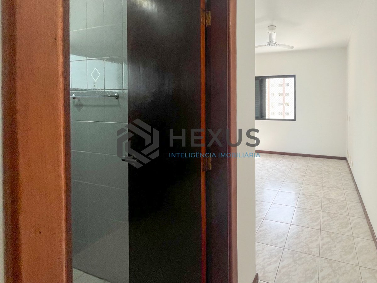 Foto 19 de Apartamento com varanda e lazer completo a duas quadras da Praia das Pitangueiras, Guaruja