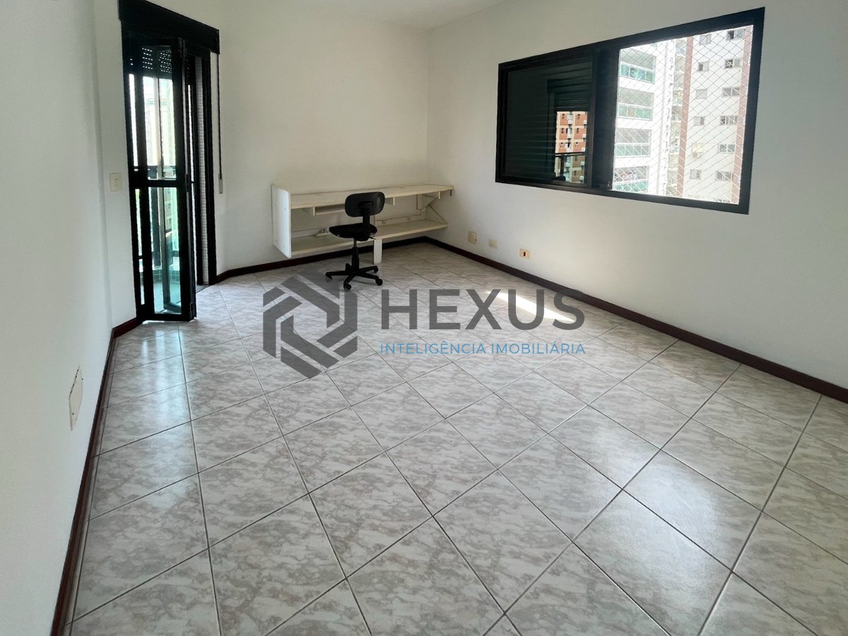 Foto 20 de Apartamento com varanda e lazer completo a duas quadras da Praia das Pitangueiras, Guaruja