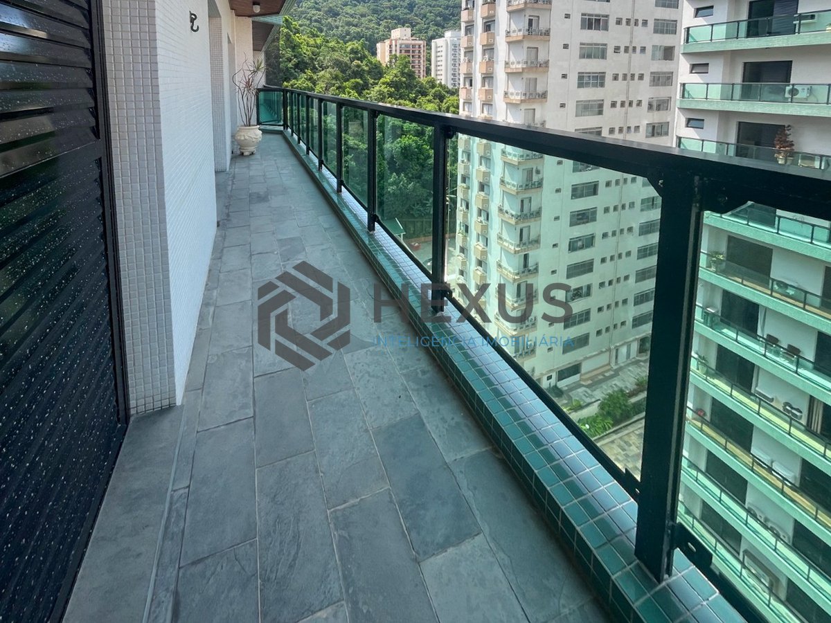 Foto 3 de Apartamento com varanda e lazer completo a duas quadras da Praia das Pitangueiras, Guaruja