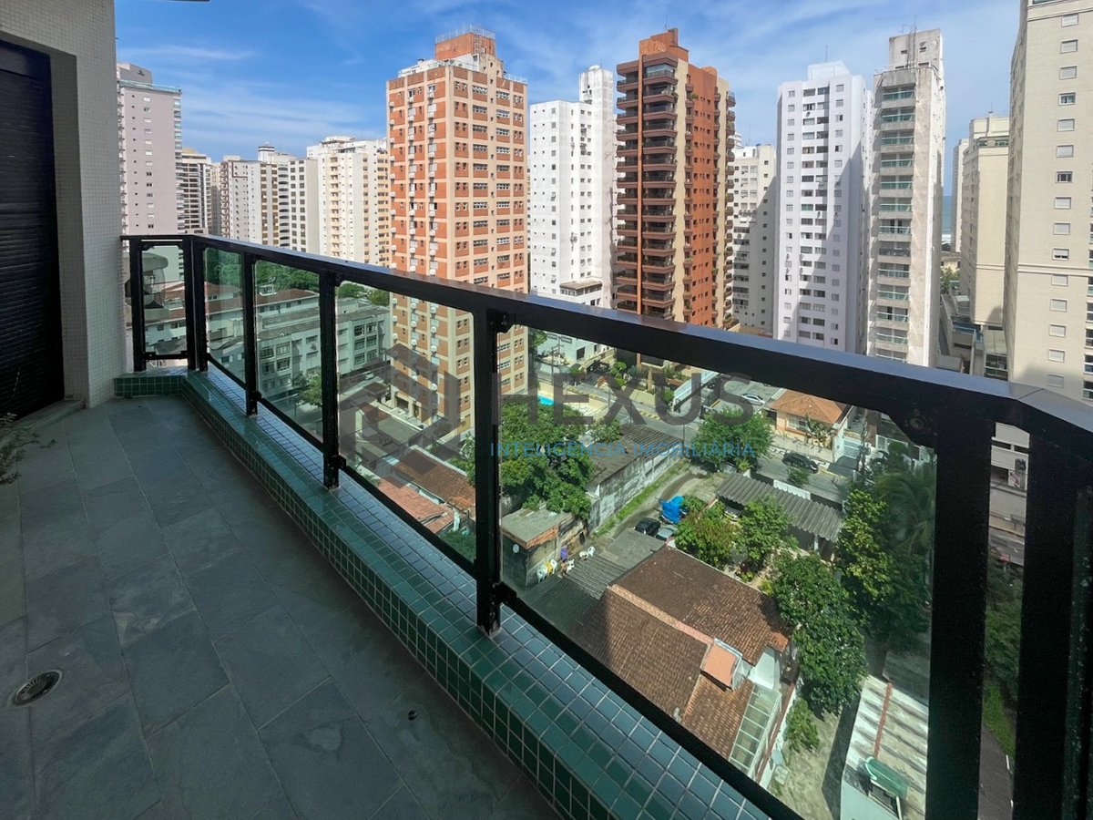 Foto 21 de Apartamento com varanda e lazer completo a duas quadras da Praia das Pitangueiras, Guaruja