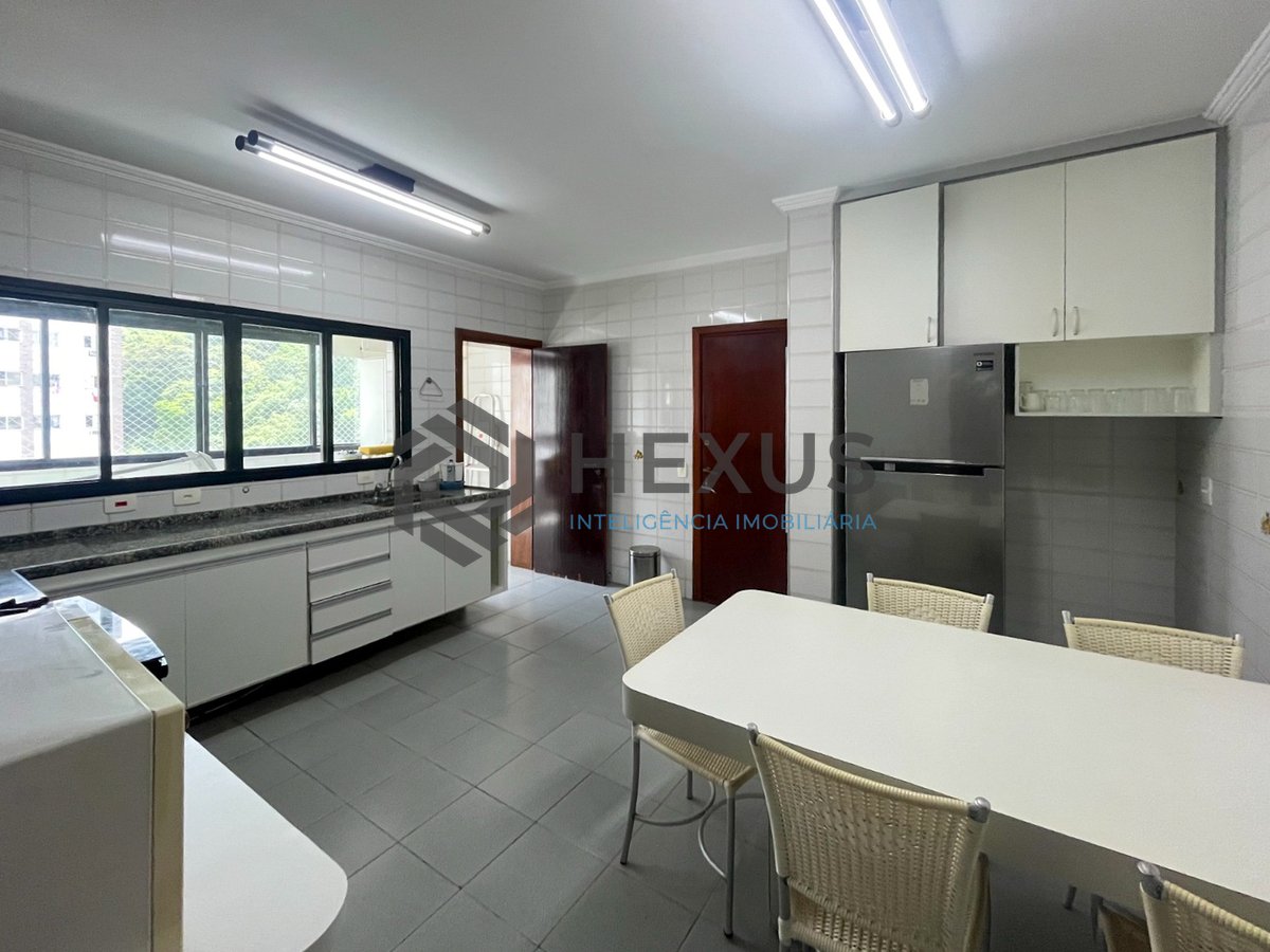 Foto 24 de Apartamento com varanda e lazer completo a duas quadras da Praia das Pitangueiras, Guaruja
