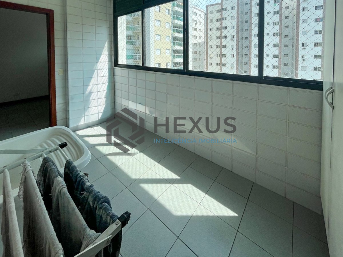 Foto 26 de Apartamento com varanda e lazer completo a duas quadras da Praia das Pitangueiras, Guaruja