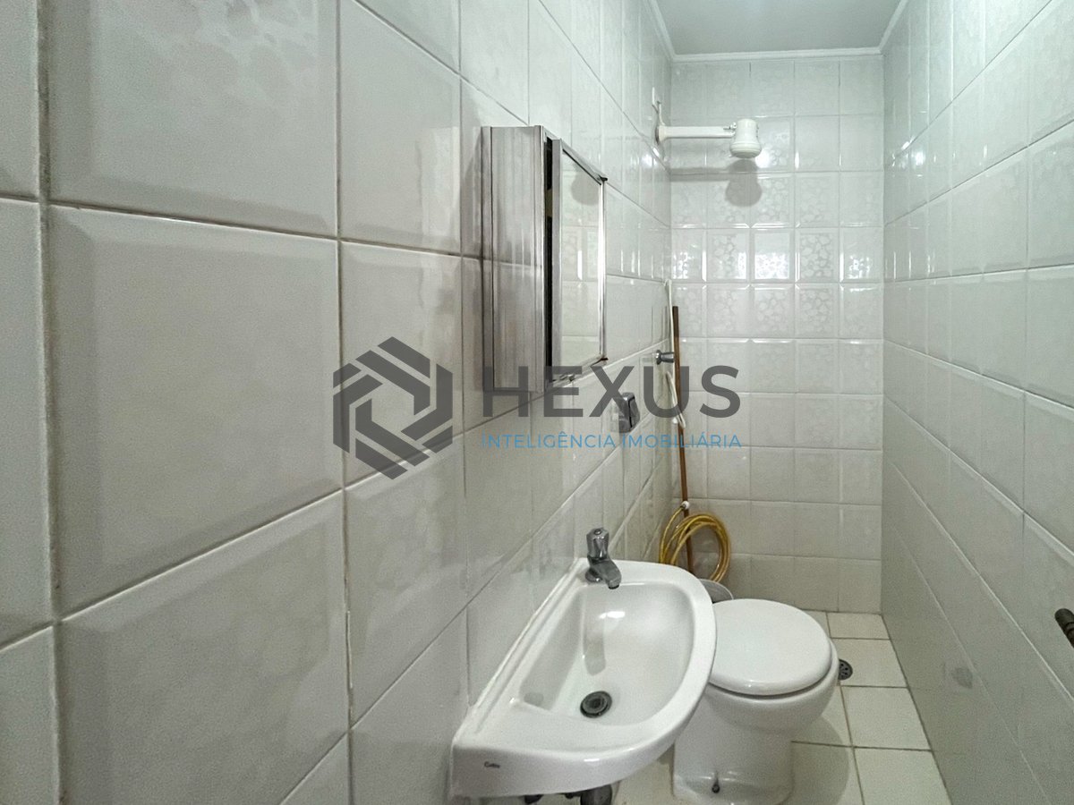 Foto 29 de Apartamento com varanda e lazer completo a duas quadras da Praia das Pitangueiras, Guaruja