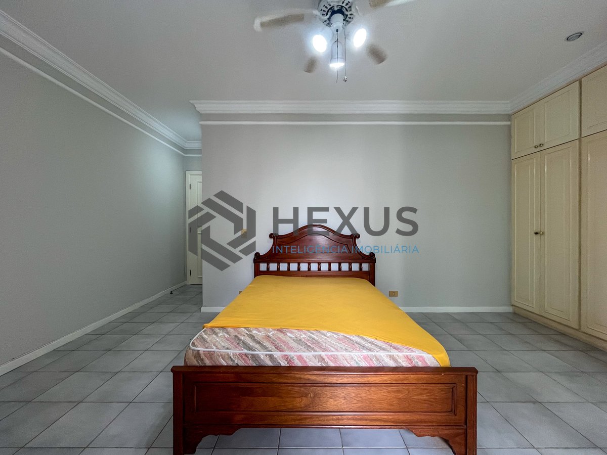 Foto 11 de Apartamento com varanda e lazer completo a duas quadras da Praia das Pitangueiras, Guaruja