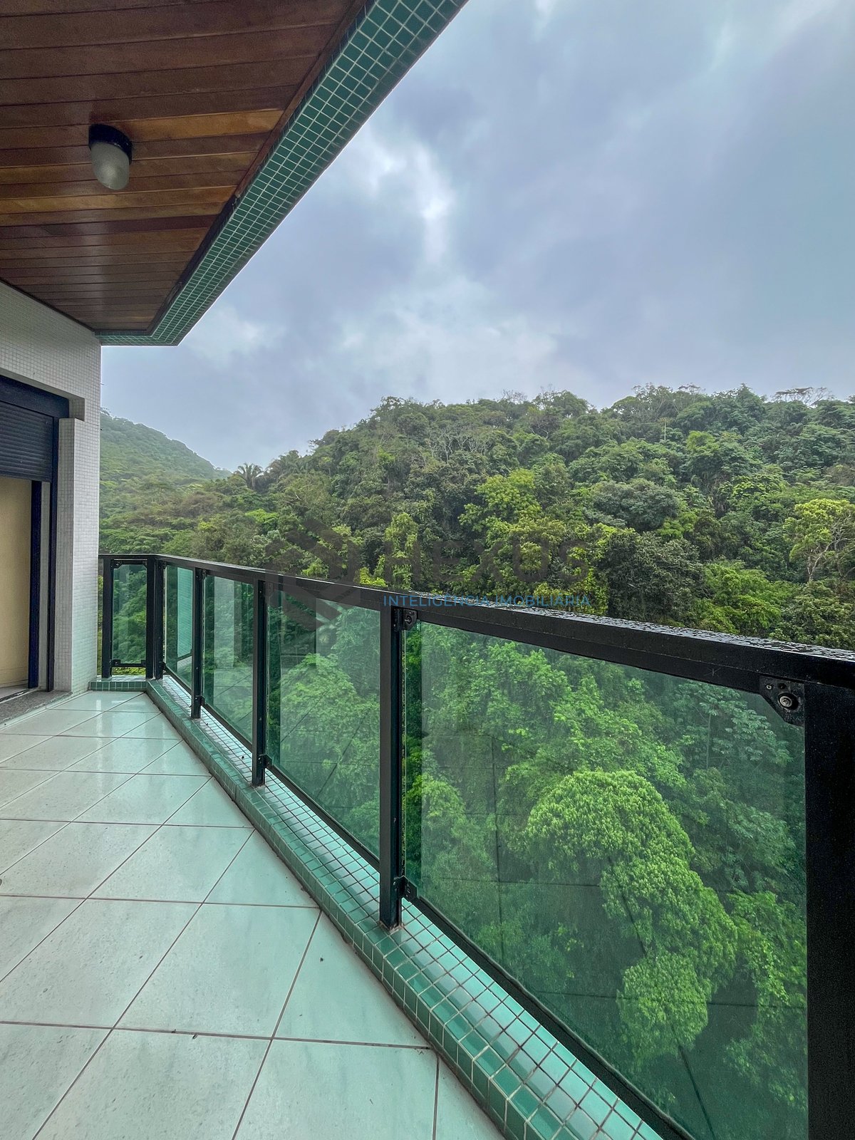 Foto 15 de Apartamento com varanda e lazer completo a duas quadras da Praia das Pitangueiras, Guaruja
