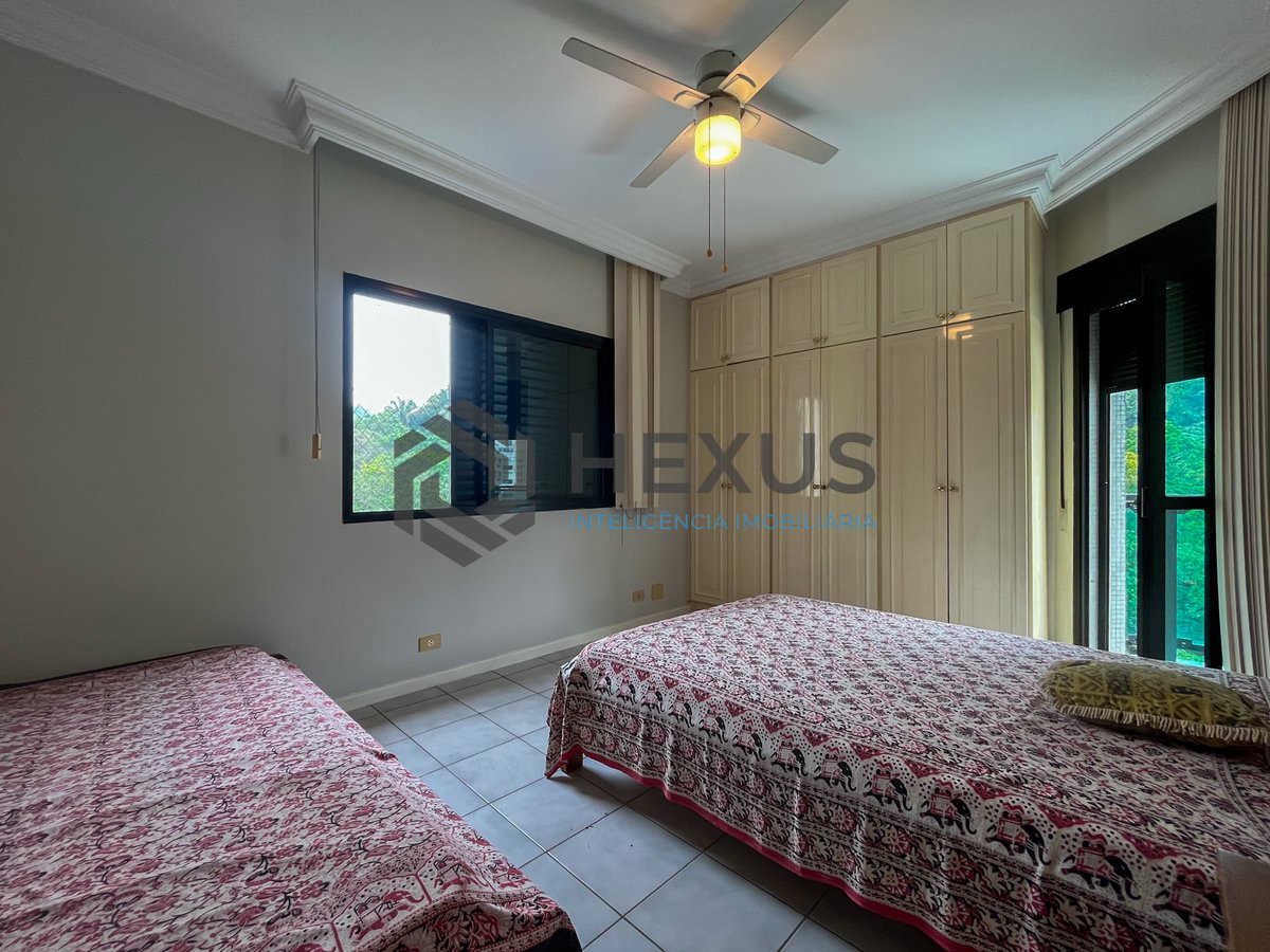 Foto 18 de Apartamento com varanda e lazer completo a duas quadras da Praia das Pitangueiras, Guaruja
