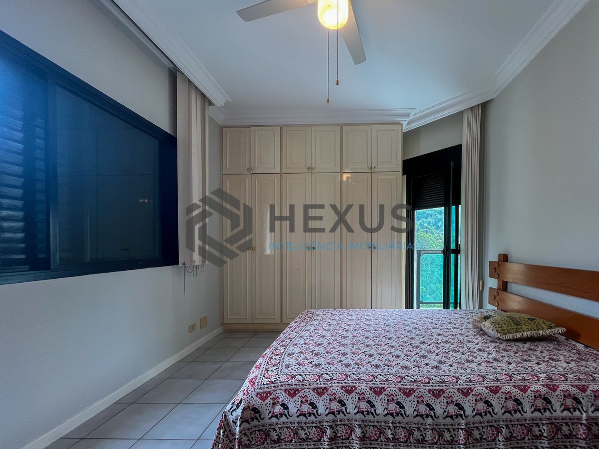 Foto 19 de Apartamento com varanda e lazer completo a duas quadras da Praia das Pitangueiras, Guaruja