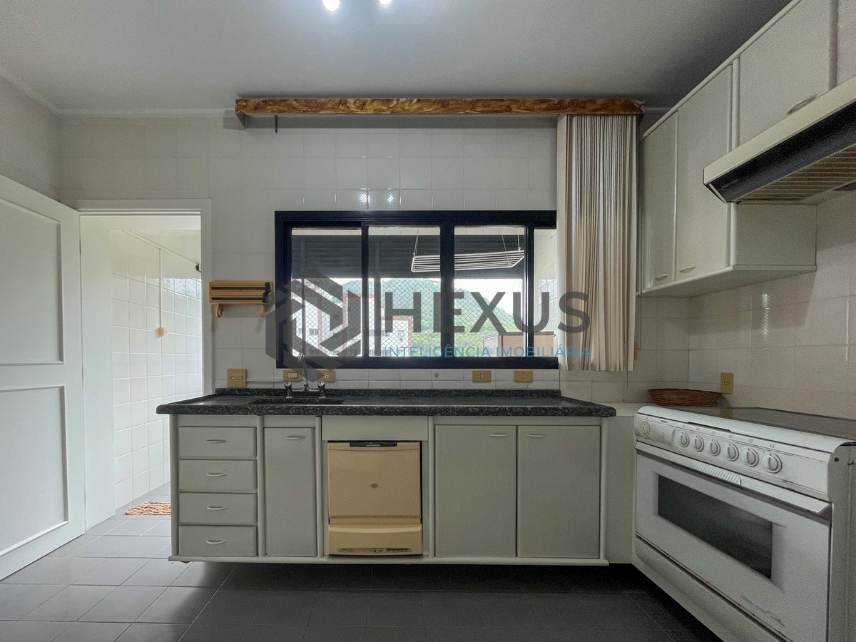 Foto 24 de Apartamento com varanda e lazer completo a duas quadras da Praia das Pitangueiras, Guaruja