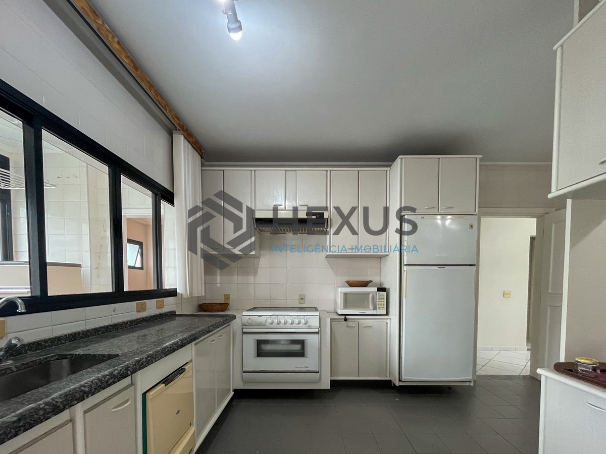 Foto 25 de Apartamento com varanda e lazer completo a duas quadras da Praia das Pitangueiras, Guaruja