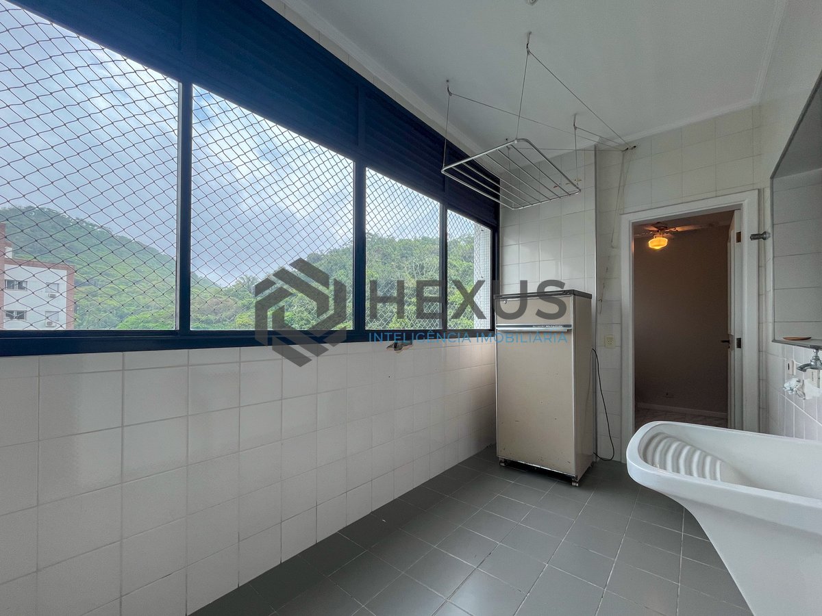 Foto 26 de Apartamento com varanda e lazer completo a duas quadras da Praia das Pitangueiras, Guaruja