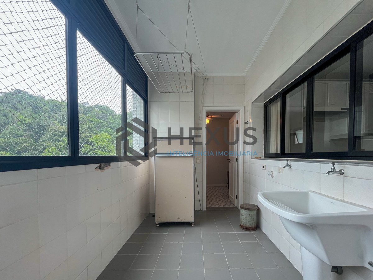 Foto 27 de Apartamento com varanda e lazer completo a duas quadras da Praia das Pitangueiras, Guaruja