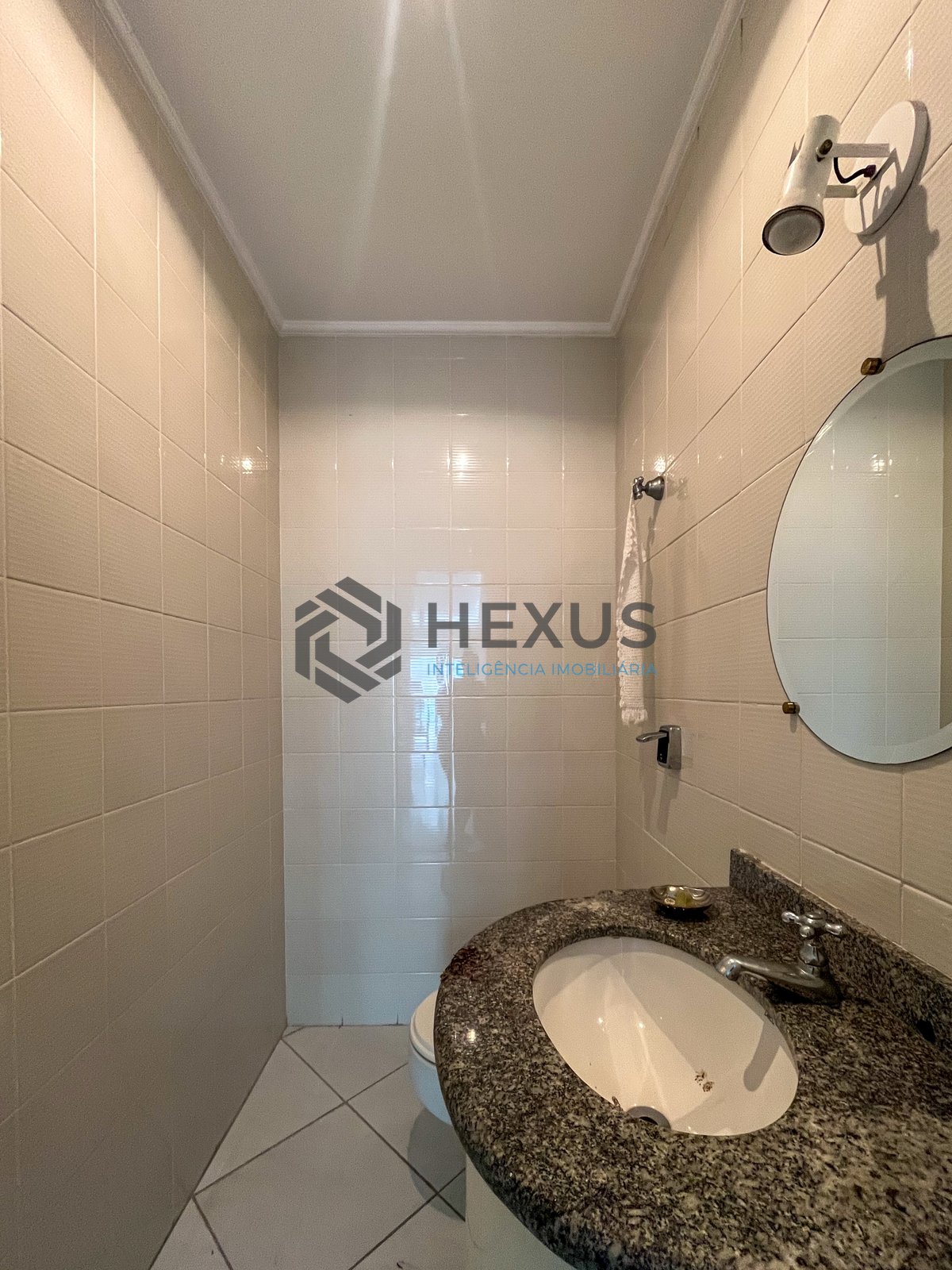 Foto 8 de Apartamento com varanda e lazer completo a duas quadras da Praia das Pitangueiras, Guaruja