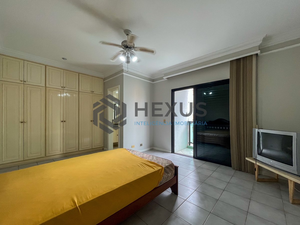 Foto 9 de Apartamento com varanda e lazer completo a duas quadras da Praia das Pitangueiras, Guaruja
