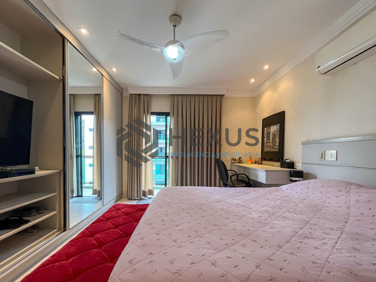 Foto 16 de Apartamento reformado com varanda e lazer completo a duas quadras da Praia das Pitangueiras, Guaruja