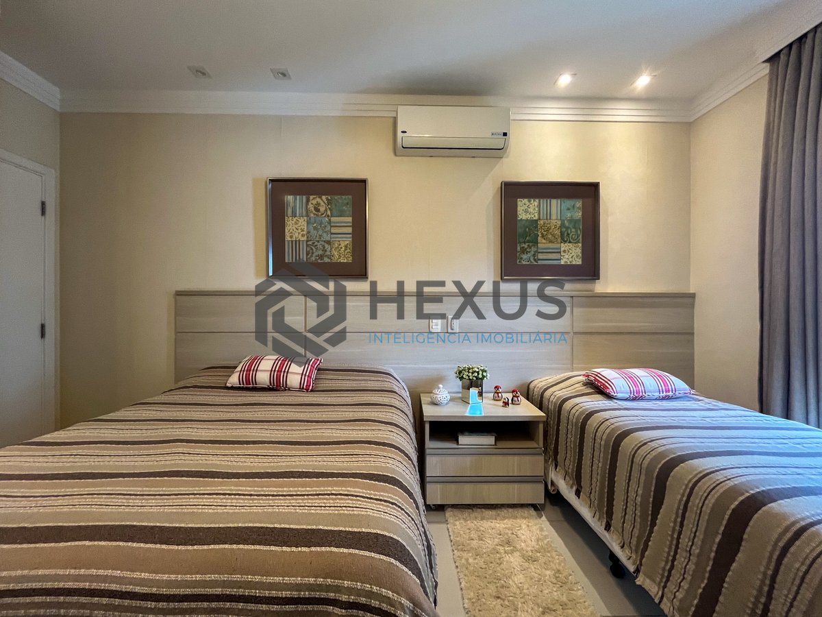 Foto 20 de Apartamento reformado com varanda e lazer completo a duas quadras da Praia das Pitangueiras, Guaruja