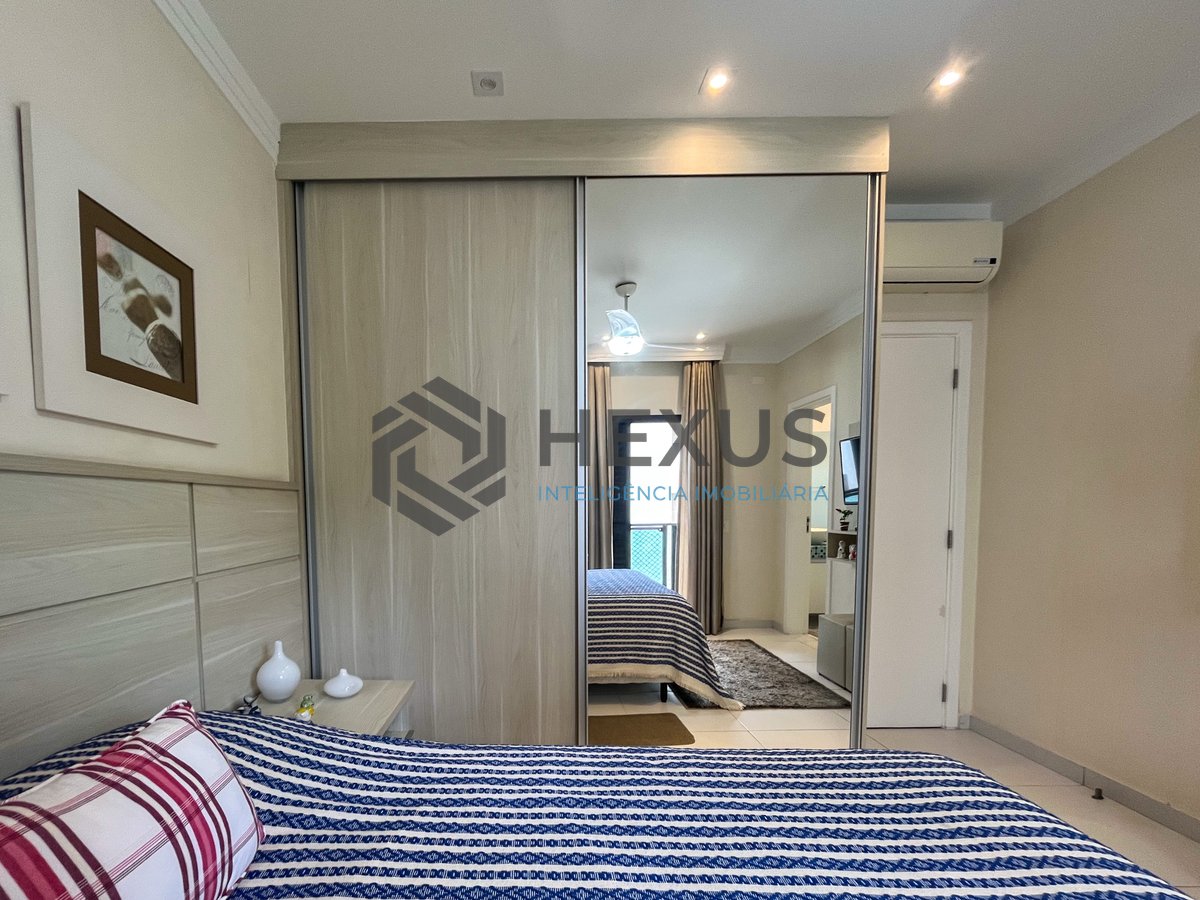 Foto 25 de Apartamento reformado com varanda e lazer completo a duas quadras da Praia das Pitangueiras, Guaruja