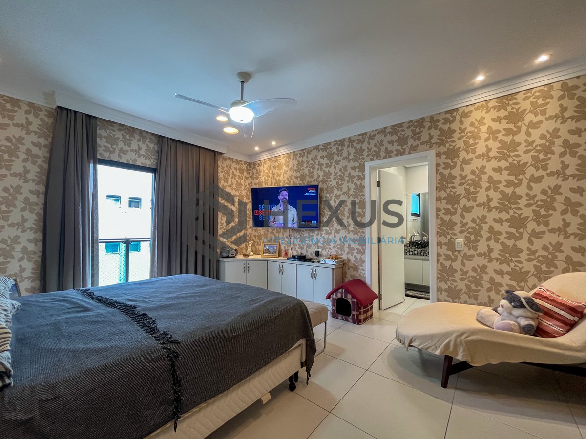 Foto 27 de Apartamento reformado com varanda e lazer completo a duas quadras da Praia das Pitangueiras, Guaruja