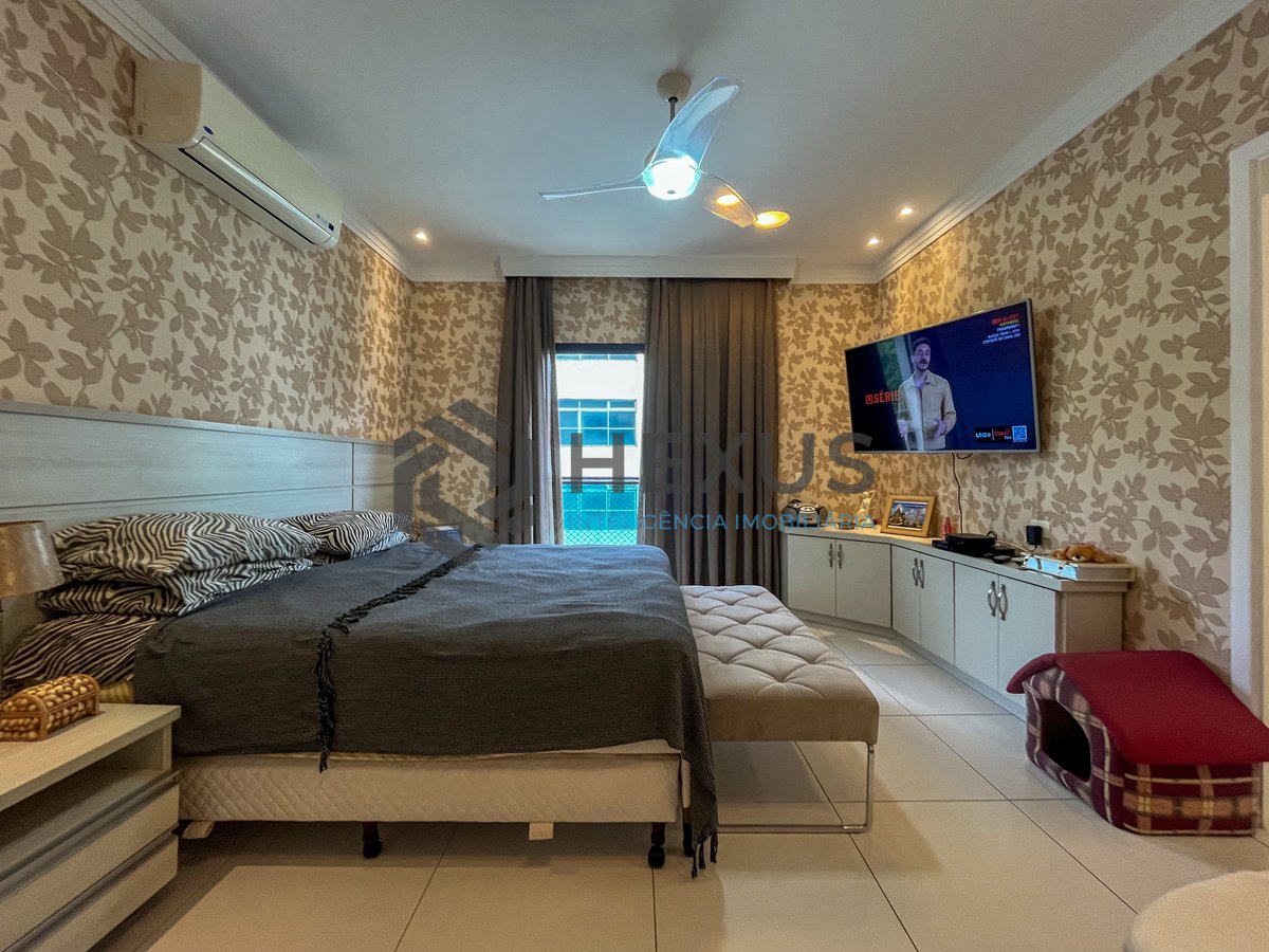 Foto 28 de Apartamento reformado com varanda e lazer completo a duas quadras da Praia das Pitangueiras, Guaruja