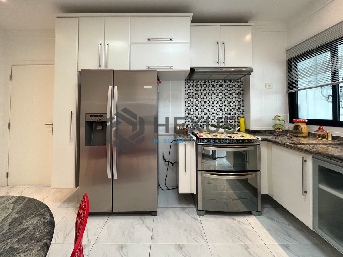 Foto 35 de Apartamento reformado com varanda e lazer completo a duas quadras da Praia das Pitangueiras, Guaruja