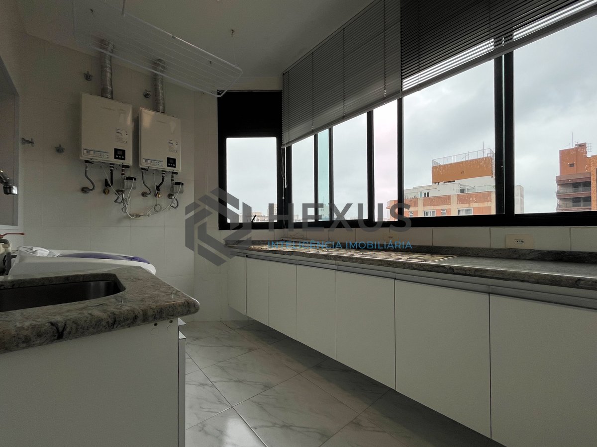 Foto 36 de Apartamento reformado com varanda e lazer completo a duas quadras da Praia das Pitangueiras, Guaruja