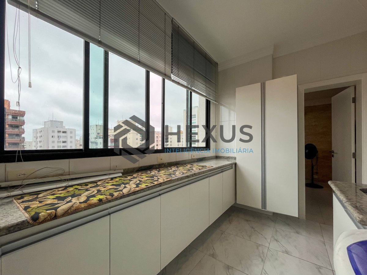 Foto 37 de Apartamento reformado com varanda e lazer completo a duas quadras da Praia das Pitangueiras, Guaruja