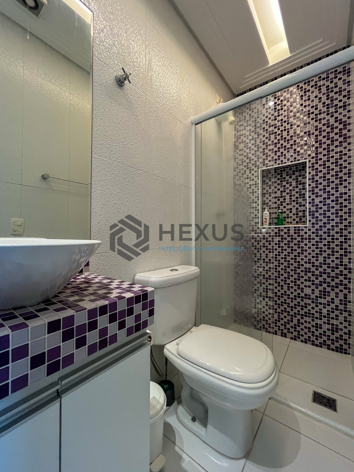 Foto 39 de Apartamento reformado com varanda e lazer completo a duas quadras da Praia das Pitangueiras, Guaruja