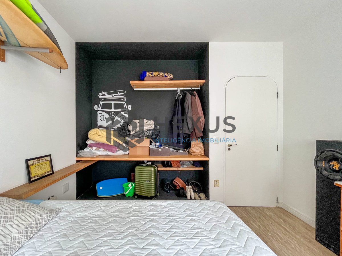 Foto 12 de Apartamento com varanda, vista mar e lazer a duas quadras da Praia das Pitangueiras, Guaruja
