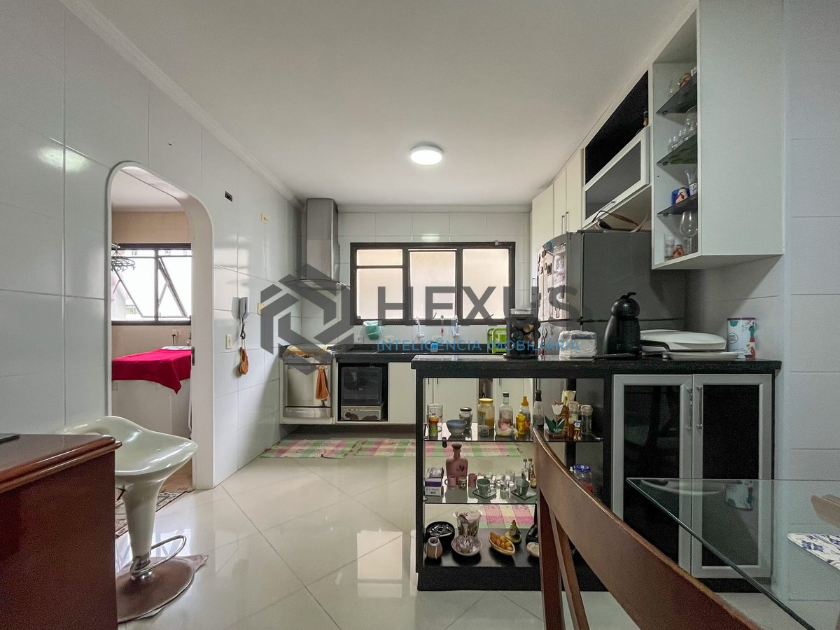 Foto 20 de Apartamento com varanda, vista mar e lazer a duas quadras da Praia das Pitangueiras, Guaruja