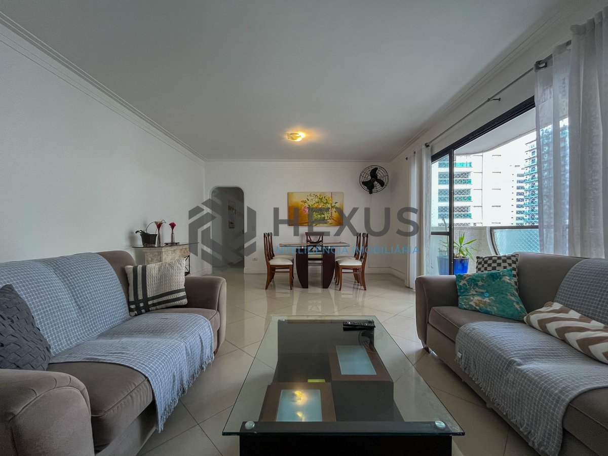 Foto 3 de Apartamento com varanda, vista mar e lazer a duas quadras da Praia das Pitangueiras, Guaruja