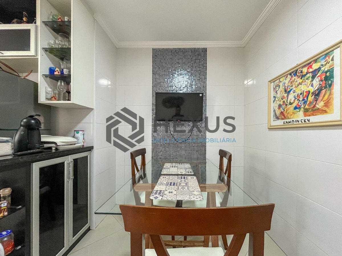 Foto 21 de Apartamento com varanda, vista mar e lazer a duas quadras da Praia das Pitangueiras, Guaruja