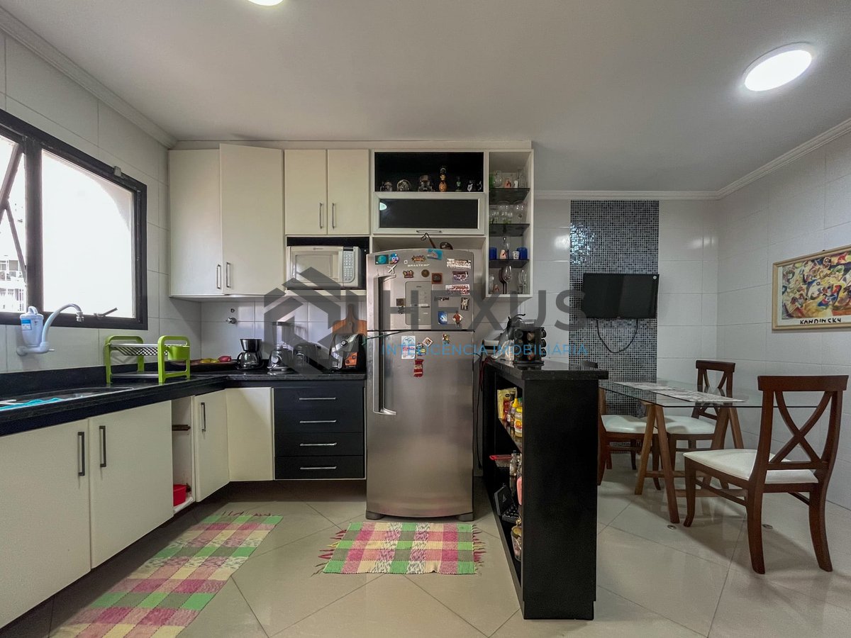 Foto 22 de Apartamento com varanda, vista mar e lazer a duas quadras da Praia das Pitangueiras, Guaruja