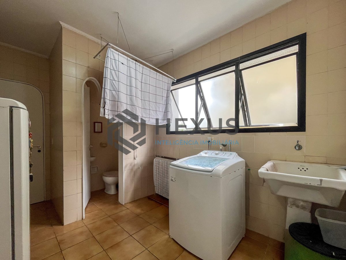 Foto 23 de Apartamento com varanda, vista mar e lazer a duas quadras da Praia das Pitangueiras, Guaruja