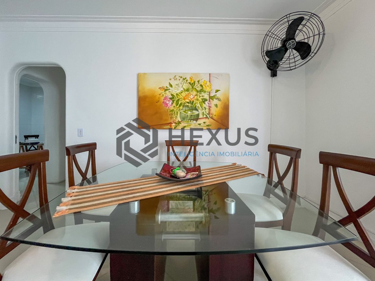Foto 4 de Apartamento com varanda, vista mar e lazer a duas quadras da Praia das Pitangueiras, Guaruja