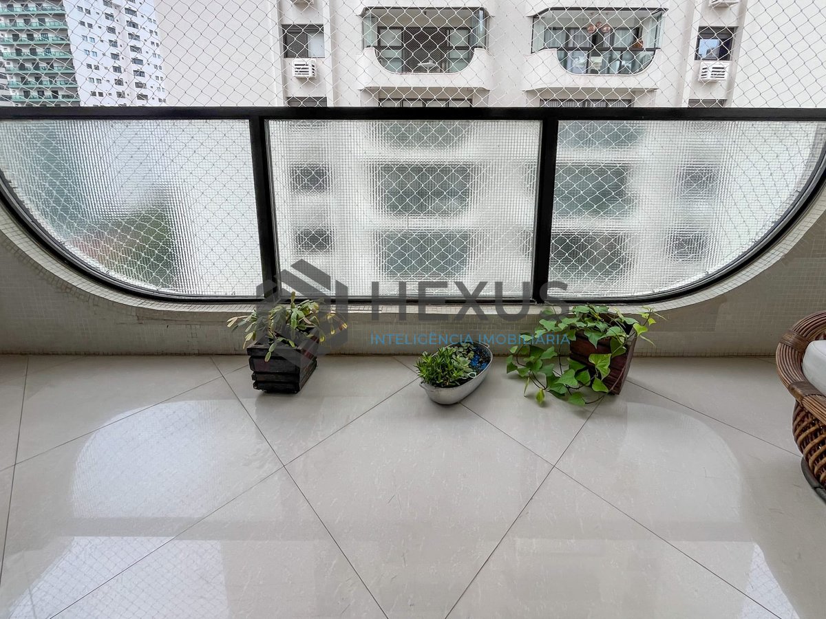 Foto 6 de Apartamento com varanda, vista mar e lazer a duas quadras da Praia das Pitangueiras, Guaruja