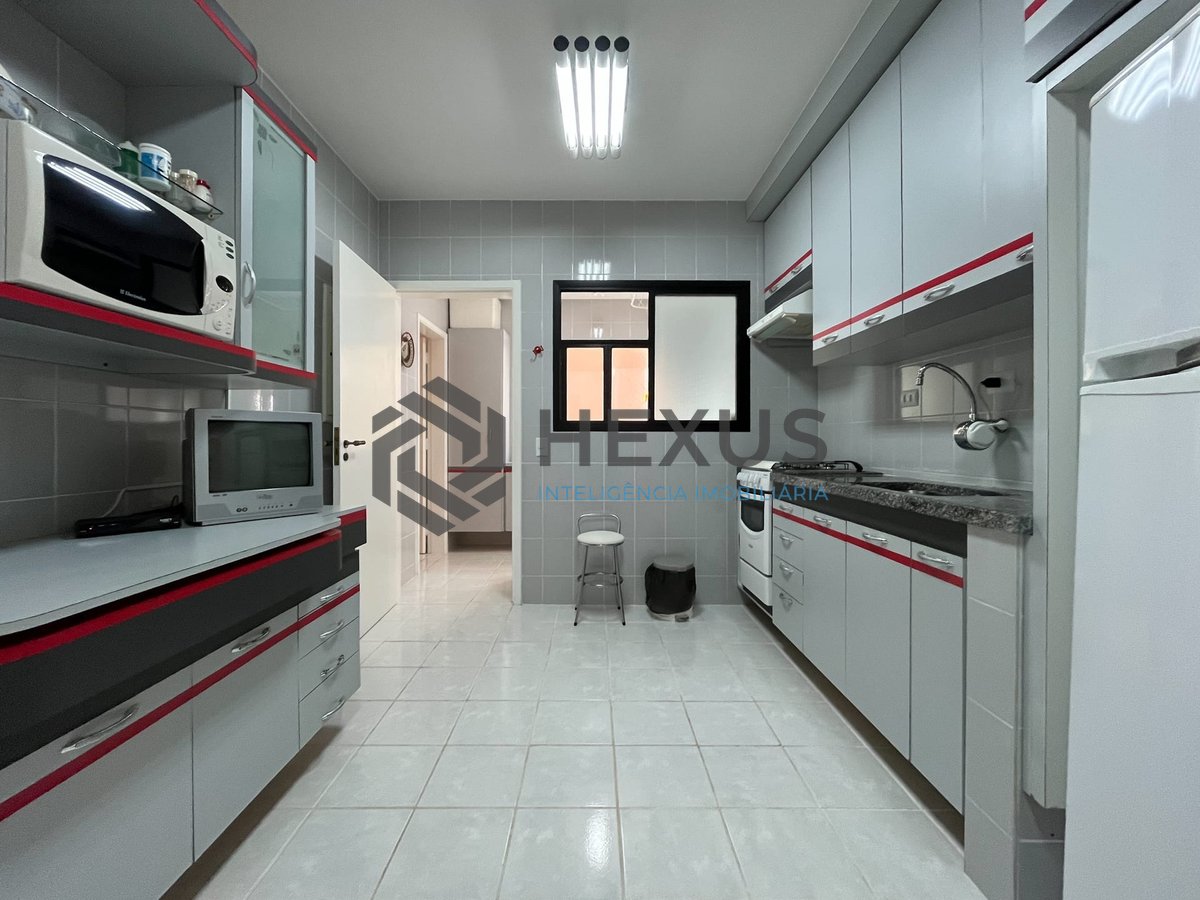 Foto 20 de Apartamento com varanda e lazer na Praia das Pitangueiras, Guaruja