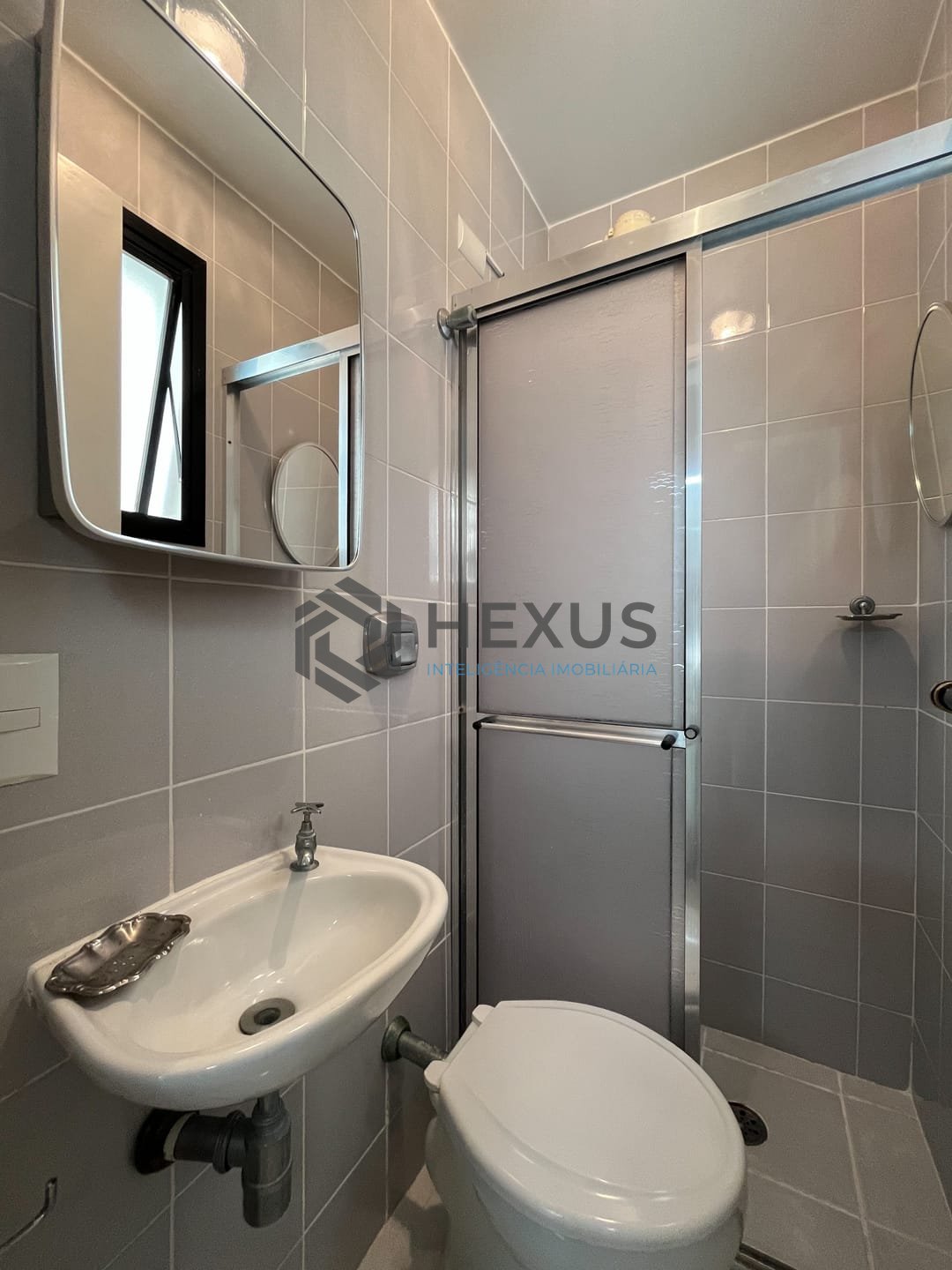 Foto 25 de Apartamento com varanda e lazer na Praia das Pitangueiras, Guaruja