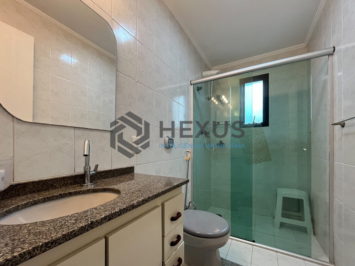 Foto 15 de Apartamento com varanda e lazer na Praia das Pitangueiras, Guaruja