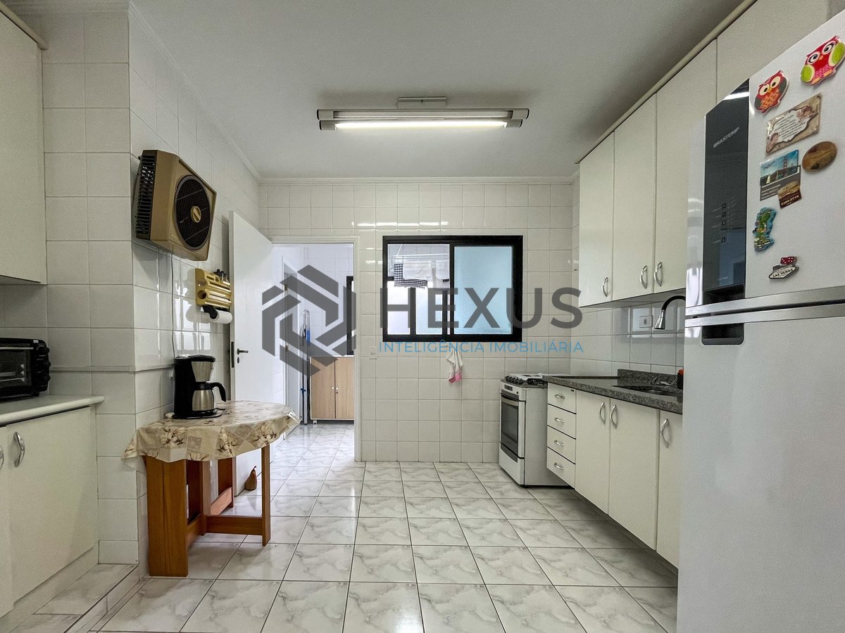 Foto 16 de Apartamento com varanda e lazer na Praia das Pitangueiras, Guaruja