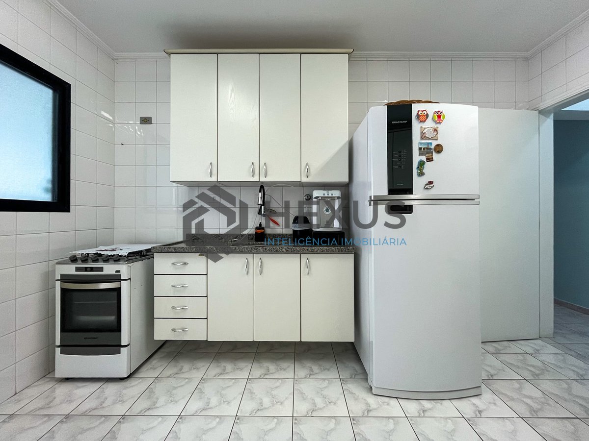 Foto 17 de Apartamento com varanda e lazer na Praia das Pitangueiras, Guaruja