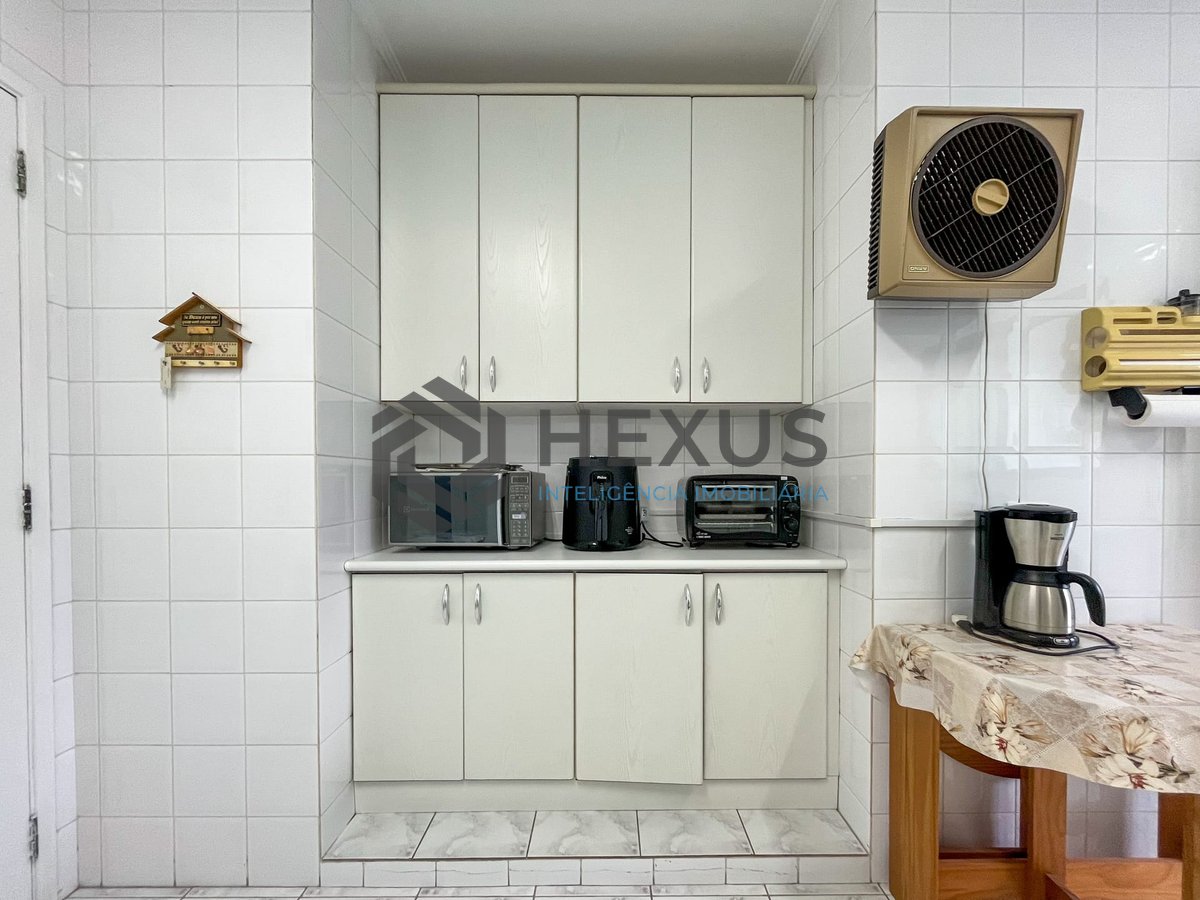 Foto 18 de Apartamento com varanda e lazer na Praia das Pitangueiras, Guaruja