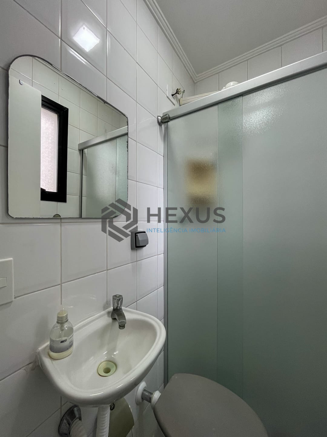 Foto 22 de Apartamento com varanda e lazer na Praia das Pitangueiras, Guaruja