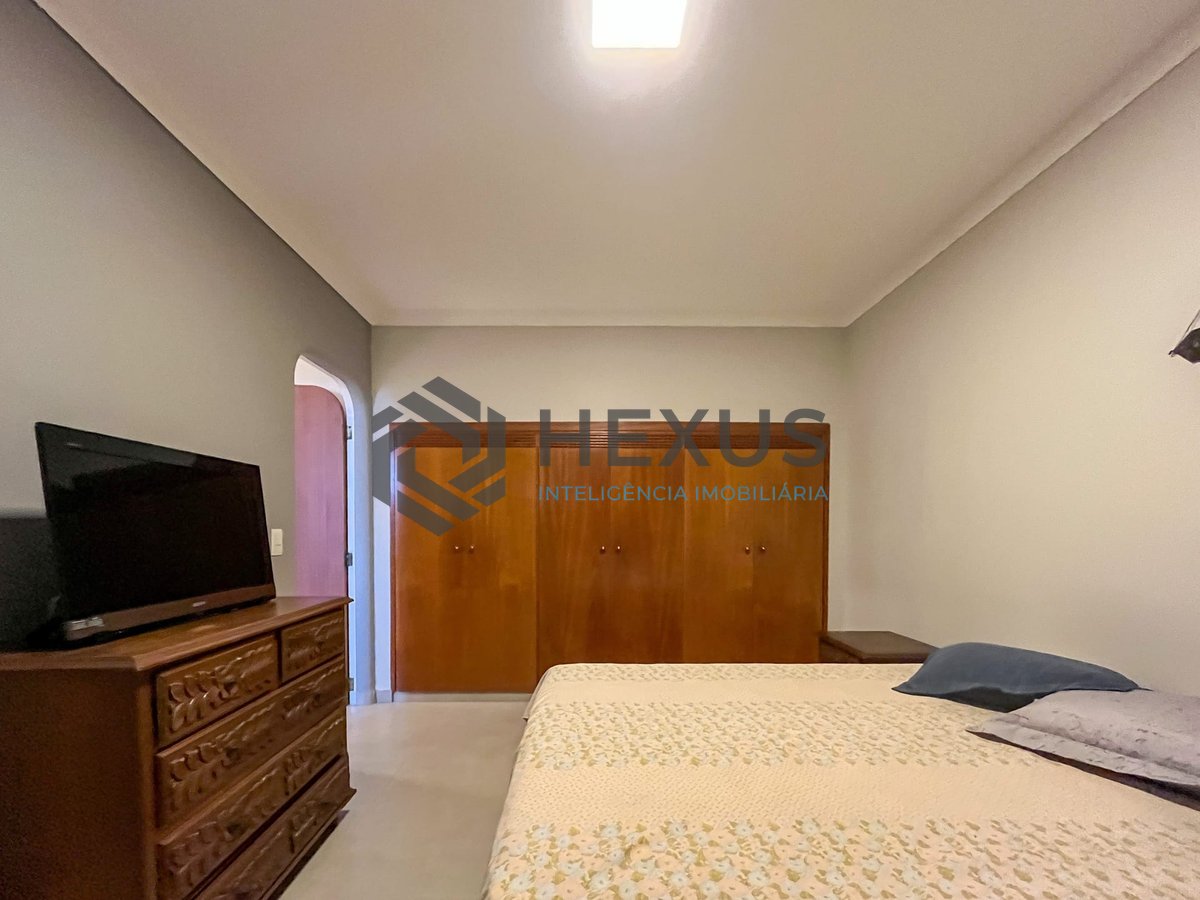 Foto 15 de Apartamento com varanda e lazer na Praia das Pitangueiras, Guaruja