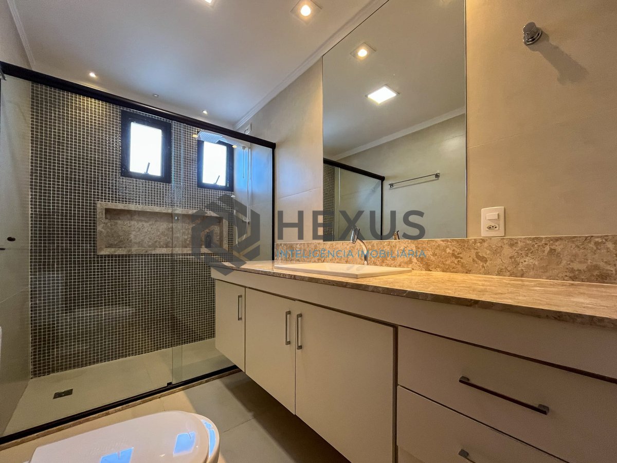 Foto 16 de Apartamento com varanda e lazer na Praia das Pitangueiras, Guaruja
