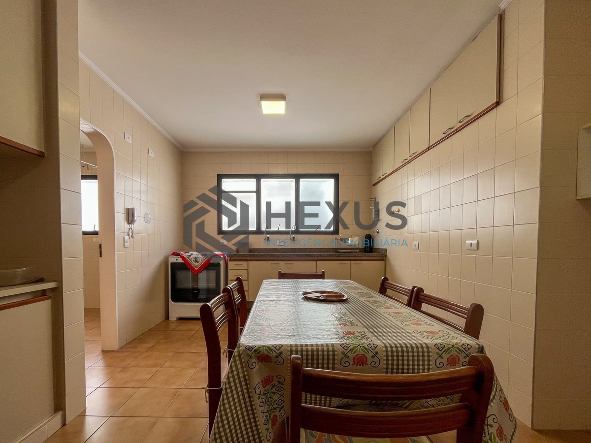 Foto 17 de Apartamento com varanda e lazer na Praia das Pitangueiras, Guaruja