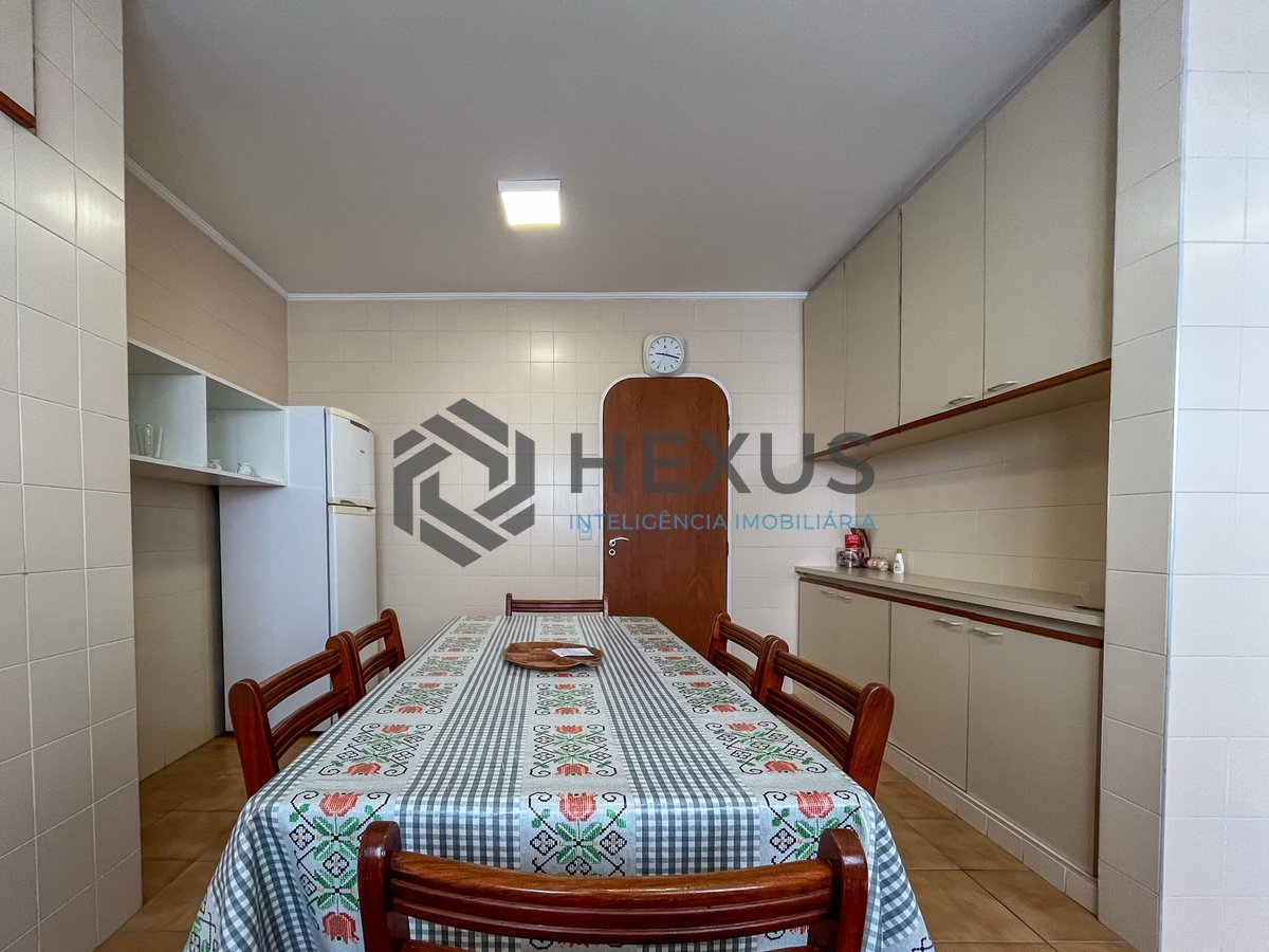 Foto 18 de Apartamento com varanda e lazer na Praia das Pitangueiras, Guaruja