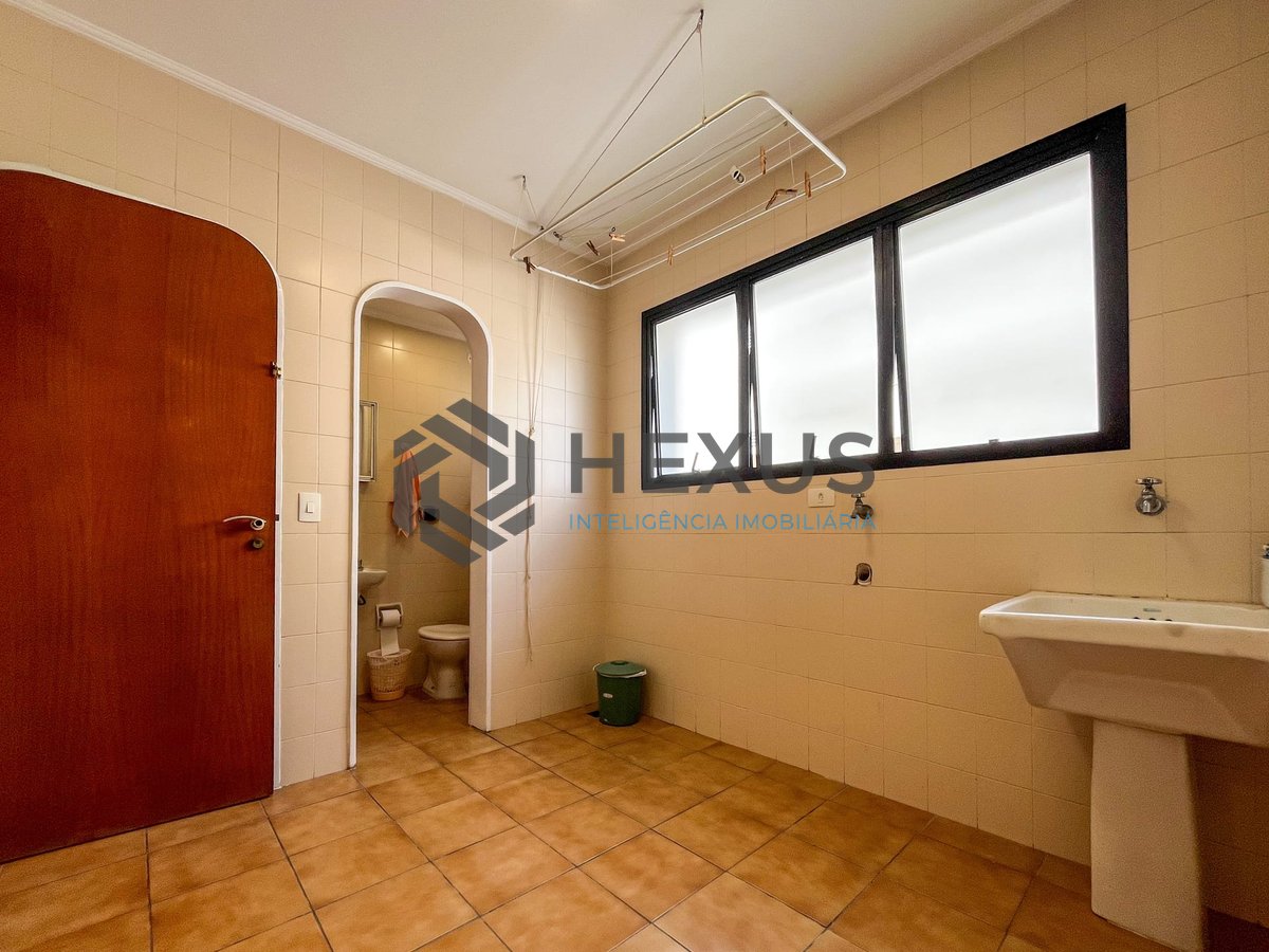 Foto 20 de Apartamento com varanda e lazer na Praia das Pitangueiras, Guaruja