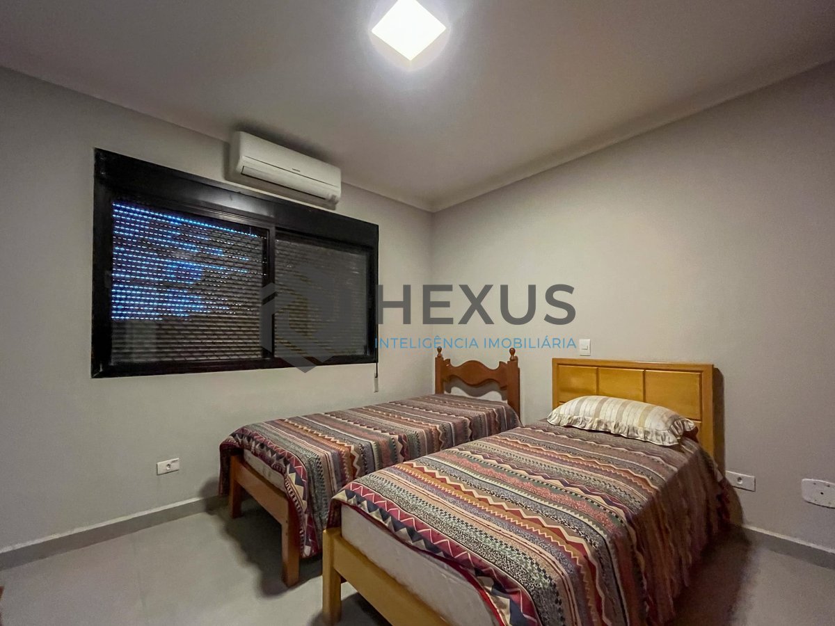 Foto 10 de Apartamento com varanda e lazer na Praia das Pitangueiras, Guaruja